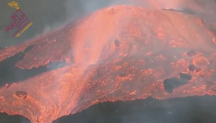 Involcan Desborde De La Colada De Lava En El Cono Principal Del Volc N