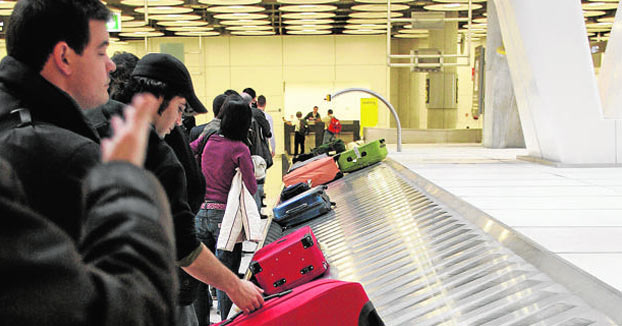 Una red de narcos cuela maletas con droga en Barajas a nombre de los viajeros